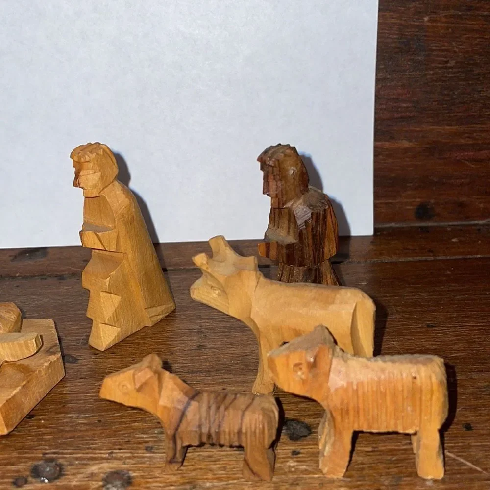 Vtg 11 piece hand carved wooden nativity scene Christmas decoration‎